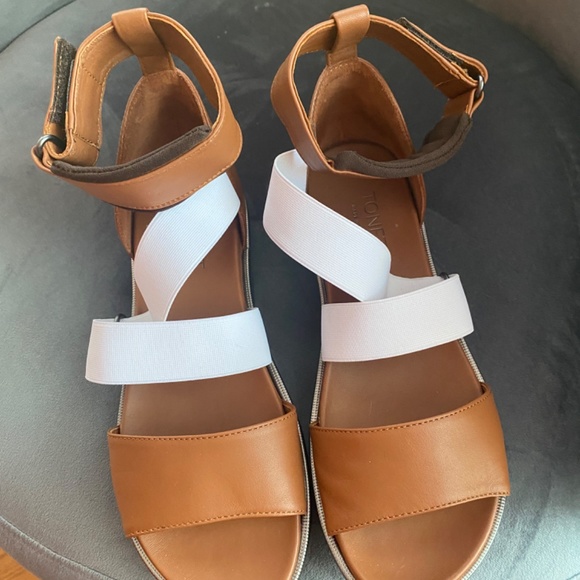 Sandals - Picture 2 of 4